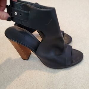 Vince black addie leather toe booties sz 38.5 (8,) made in Italy